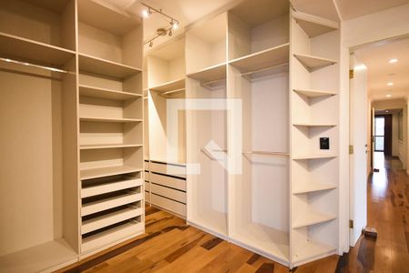 Apartamento à venda com 254m², 4 quartos e 4 vagas Apartamento à venda com 254m², 4 quartos e 4 vagasArmário da suíte 2