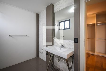 Apartamento à venda com 254m², 4 quartos e 4 vagas Apartamento à venda com 254m², 4 quartos e 4 vagasBanheiro suíte 2