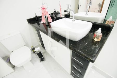 Casa à venda com 240m², 3 quartos e 2 vagas Casa à venda com 240m², 3 quartos e 2 vagasbanheiro