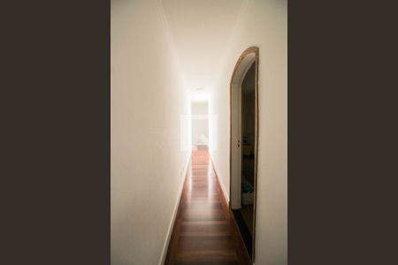 Casa à venda com 240m², 3 quartos e 2 vagas Casa à venda com 240m², 3 quartos e 2 vagasCorredor