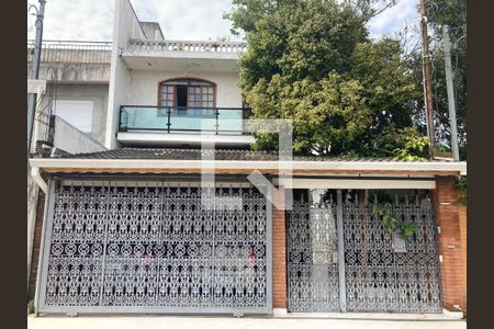 Casa à venda com 240m², 3 quartos e 2 vagas Casa à venda com 240m², 3 quartos e 2 vagasFachada