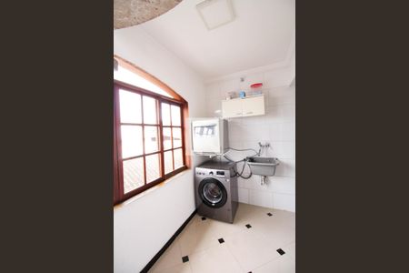 Casa à venda com 240m², 3 quartos e 2 vagas Casa à venda com 240m², 3 quartos e 2 vagasÁrea de Serviço