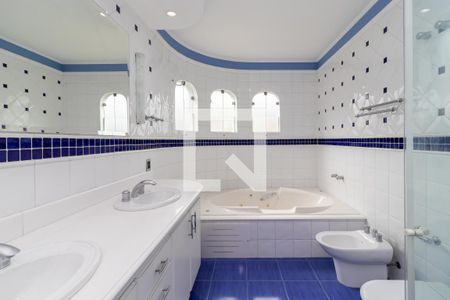 Casa à venda com 500m², 4 quartos e 3 vagasBanheiro da Suíte 1