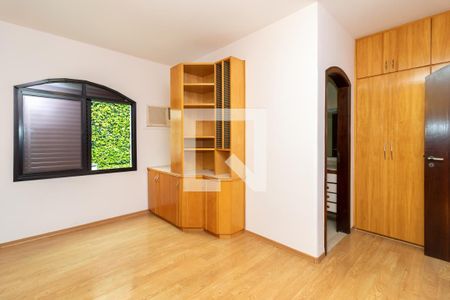 Casa à venda com 500m², 4 quartos e 3 vagasSuíte 2