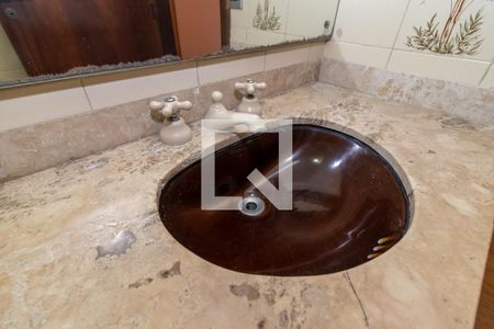 Casa à venda com 500m², 4 quartos e 3 vagasBanheiro da Suíte 2