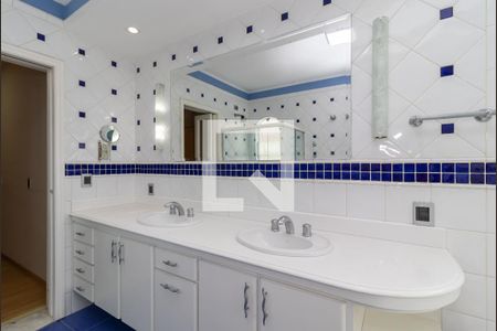 Casa à venda com 500m², 4 quartos e 3 vagasBanheiro da Suíte 1