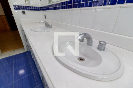 Casa à venda com 500m², 4 quartos e 3 vagasBanheiro da Suíte 1