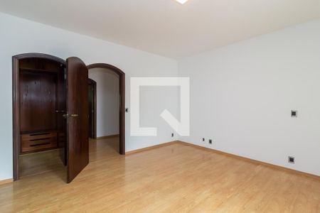 Casa à venda com 500m², 4 quartos e 3 vagasSuíte 1