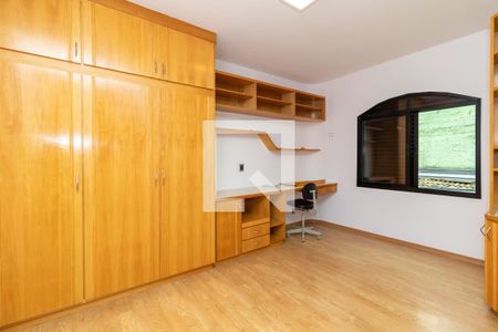 Casa à venda com 500m², 4 quartos e 3 vagasSuíte 2