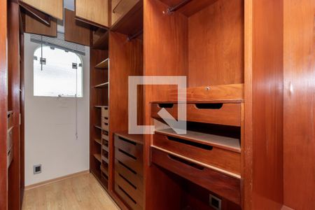 Casa à venda com 500m², 4 quartos e 3 vagasCloset da Suíte 1