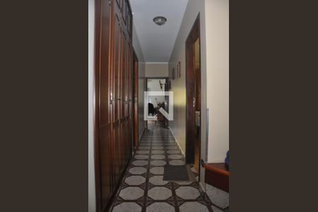 Casa à venda com 280m², 4 quartos e 6 vagasCorredor 