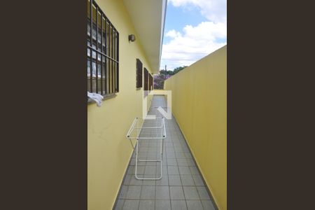 Casa à venda com 280m², 4 quartos e 6 vagasCorredor 