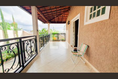 Casa à venda com 350m², 4 quartos e 3 vagasVaranda 02