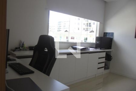 Casa à venda com 179m², 3 quartos e 2 vagasSuíte 2
