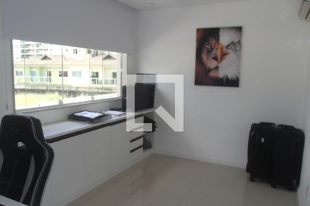 Casa à venda com 179m², 3 quartos e 2 vagasSuíte 2