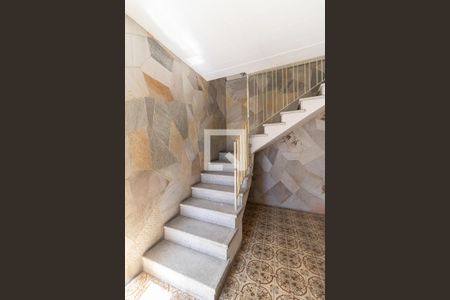 Casa à venda com 88m², 3 quartos e 1 vagaEscada