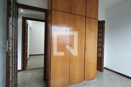 Apartamento à venda com 124m², 3 quartos e 2 vagas Apartamento à venda com 124m², 3 quartos e 2 vagasQuarto 1 - Armários