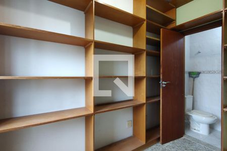 Apartamento à venda com 124m², 3 quartos e 2 vagas Apartamento à venda com 124m², 3 quartos e 2 vagasQuarto de Serviço