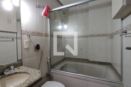 Apartamento à venda com 124m², 3 quartos e 2 vagas Apartamento à venda com 124m², 3 quartos e 2 vagasBanheiro Social