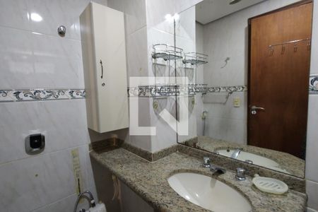 Apartamento à venda com 124m², 3 quartos e 2 vagas Apartamento à venda com 124m², 3 quartos e 2 vagasBanheiro da Suíte