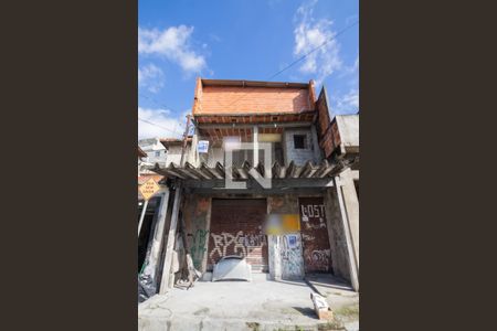 Casa para alugar com 170m², 2 quartos e 2 vagasFachada