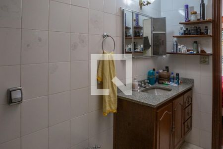 Casa à venda com 300m², 4 quartos e 5 vagasBanheiro da Suíte