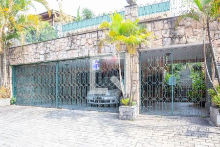 Casa à venda com 300m², 4 quartos e 5 vagasFachada