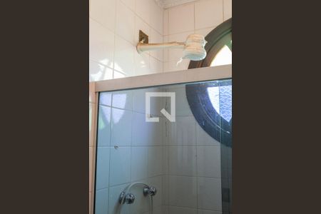 Casa à venda com 300m², 4 quartos e 5 vagasEdícula - Banheiro