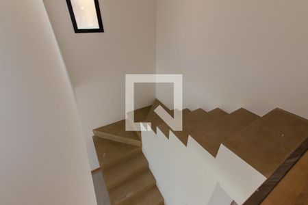 Casa para alugar com 145m², 3 quartos e 2 vagasEscada