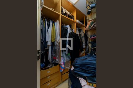 Casa à venda com 350m², 4 quartos e 3 vagasCloset da suíte 1