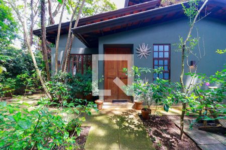 Casa à venda com 350m², 4 quartos e 3 vagasFachada