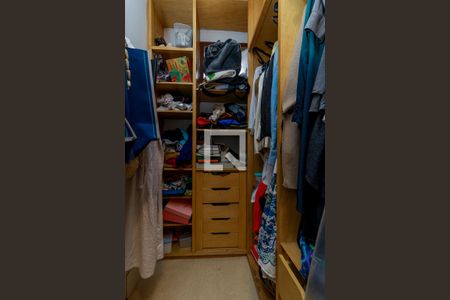 Casa à venda com 350m², 4 quartos e 3 vagasCloset da suíte 1