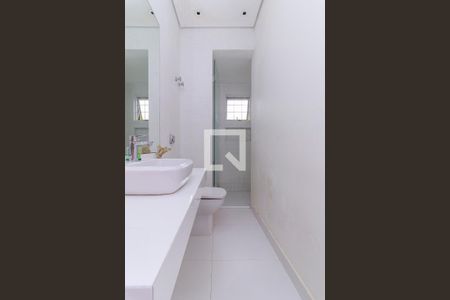 Casa à venda com 350m², 4 quartos e 3 vagasBanheiro da Suíte 2