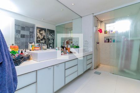 Casa à venda com 350m², 4 quartos e 3 vagasBanheiro da Suíte 1