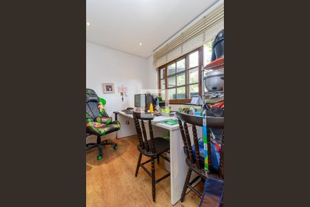 Casa à venda com 350m², 4 quartos e 3 vagasEscritório 2