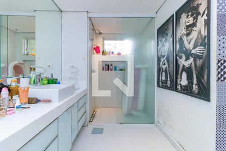 Casa à venda com 350m², 4 quartos e 3 vagasBanheiro da Suíte 1