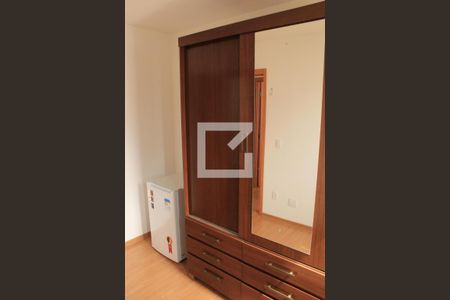 Quarto 1 de apartamento para alugar com 2 quartos, 40m² em São Jorge, Uberlândia