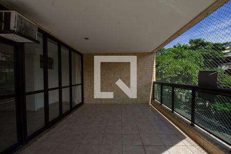 Apartamento para alugar com 203m², 4 quartos e 1 vaga Apartamento para alugar com 203m², 4 quartos e 1 vagaVaranda da Suíte 3 e 4