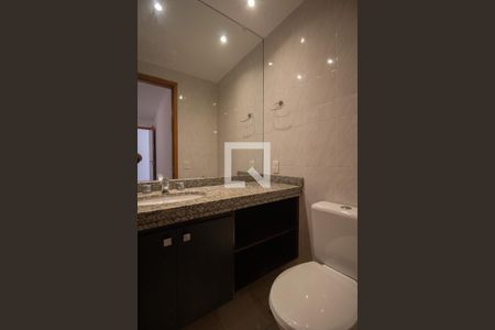 Apartamento para alugar com 203m², 4 quartos e 1 vaga Apartamento para alugar com 203m², 4 quartos e 1 vagaBanheiro da Suíte 2