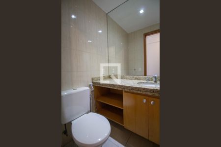 Apartamento para alugar com 203m², 4 quartos e 1 vaga Apartamento para alugar com 203m², 4 quartos e 1 vagaBanheiro da Suíte 1