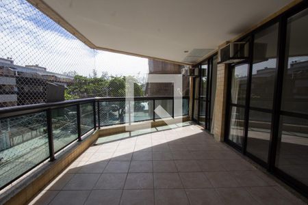 Apartamento para alugar com 203m², 4 quartos e 1 vaga Apartamento para alugar com 203m², 4 quartos e 1 vagaVaranda da Suíte 3 e 4