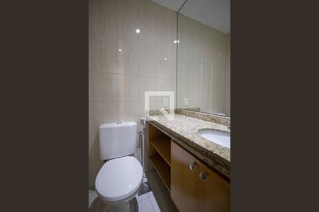 Apartamento para alugar com 203m², 4 quartos e 1 vaga Apartamento para alugar com 203m², 4 quartos e 1 vagaBanheiro da Suíte 1