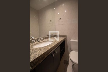 Apartamento para alugar com 203m², 4 quartos e 1 vaga Apartamento para alugar com 203m², 4 quartos e 1 vagaBanheiro da Suíte 2