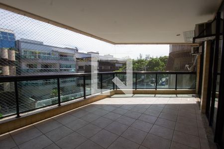 Apartamento para alugar com 203m², 4 quartos e 1 vaga Apartamento para alugar com 203m², 4 quartos e 1 vagaVaranda da Suíte 3 e 4