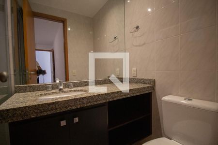 Apartamento para alugar com 203m², 4 quartos e 1 vaga Apartamento para alugar com 203m², 4 quartos e 1 vagaBanheiro da Suíte 2