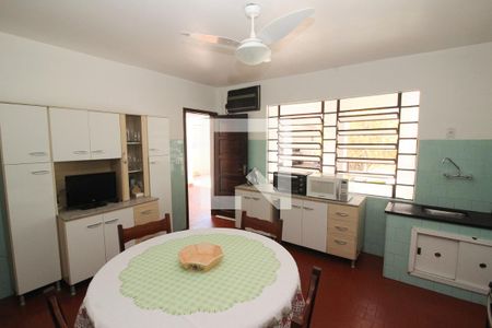 Casa à venda com 254m², 4 quartos e 6 vagasCozinha 1