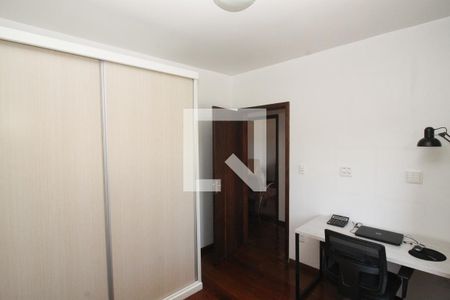 Casa à venda com 254m², 4 quartos e 6 vagasQuarto 2