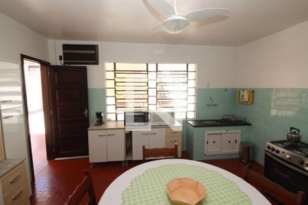 Casa à venda com 254m², 4 quartos e 6 vagasCozinha 1