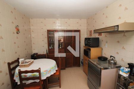 Casa à venda com 254m², 4 quartos e 6 vagasCozinha 2