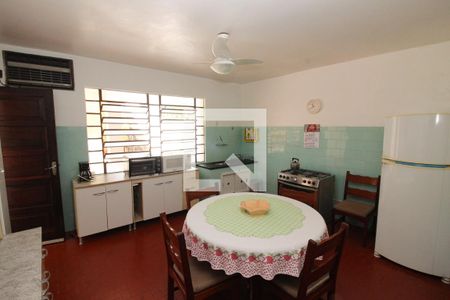 Casa à venda com 254m², 4 quartos e 6 vagasCozinha 1